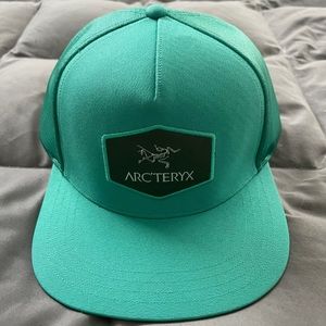 NWT Arc’teryx Hexagonal Trucker Hat